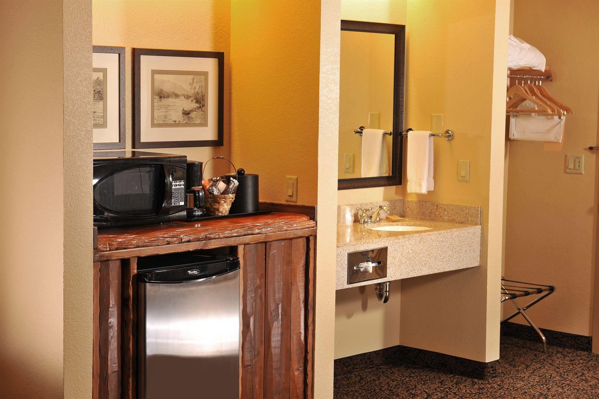 Grand Lodge Hotel Wausau - Rothschild ภายนอก รูปภาพ